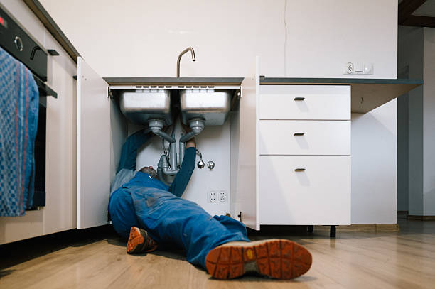 Professional Emergency Plumber technician working in Groveton, VA